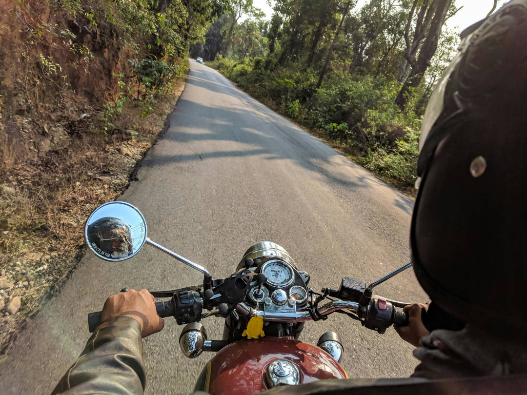 Strada in moto